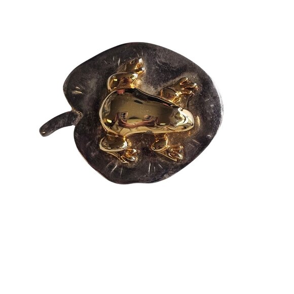 VTG Brooch 3D Frog Gold Bronze Tone Lily Pad Nature Whimsigoth Fairy Core Pin - Picture 4 of 15